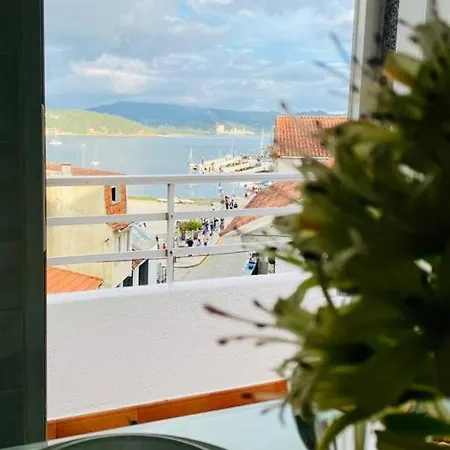 Apartment Combarro Suite *